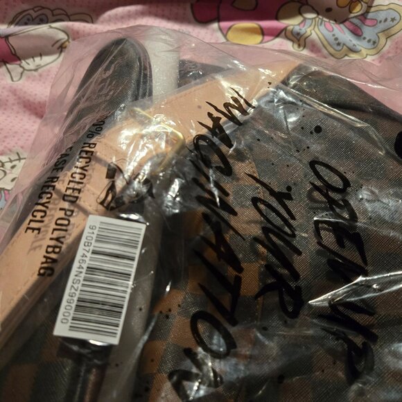 NEW* SPRAYGROUND - Picture 3 of 4